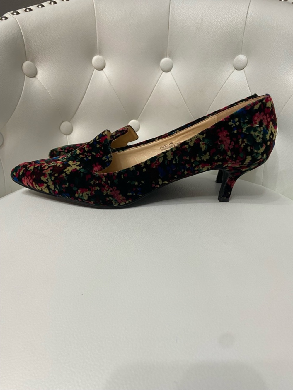 Beautiful BELLINI Bobcat Black Floral Velvet 2.25" Kitten Heel Dark Fairy 11W - Picture 3 of 17